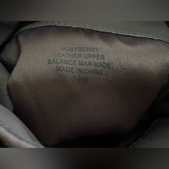 Guess Boots 7.5 worn 1-2 times. - Picture 6 of 6